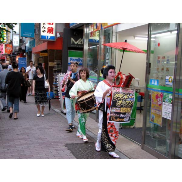 The History of Chindon'ya: One of Japan's Most Iconic Traditions